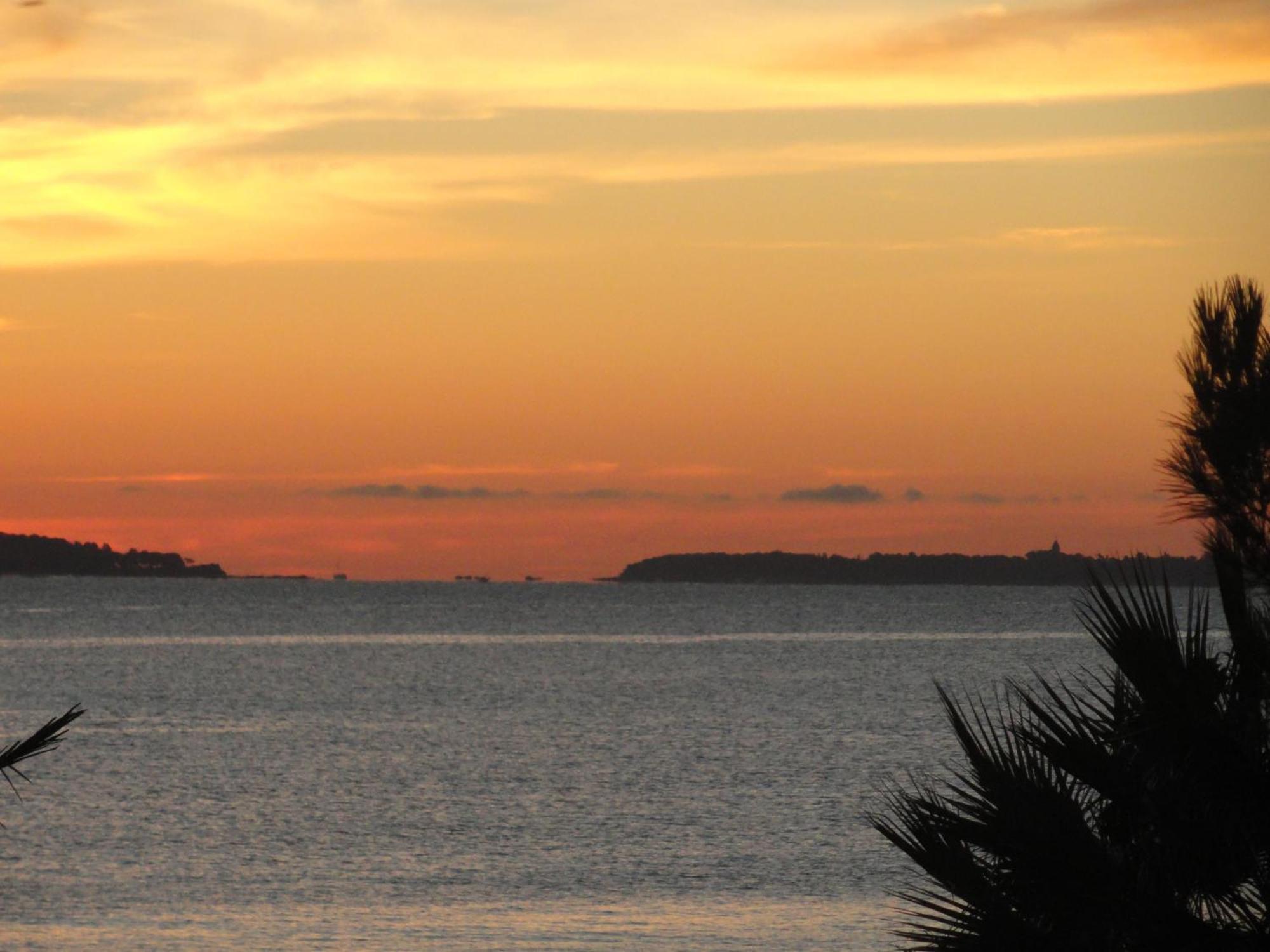 Cannes Terrace Beach Front & Sea View Ngoại thất bức ảnh